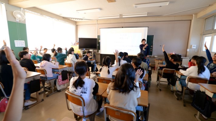 ＜初開催＞大阪府堺市の公立小学校で 映像制作のプロ集団による体験型出前授業「映像のお仕事」を実施